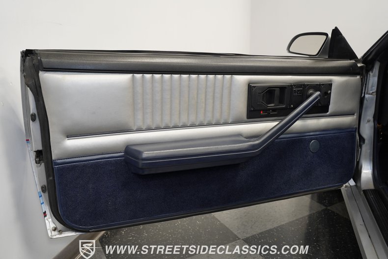 Chevrolet-Camaro-1982-Silver-Blue-41