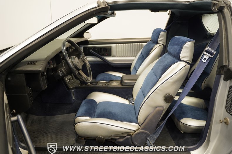 Chevrolet-Camaro-1982-Silver-Blue-49