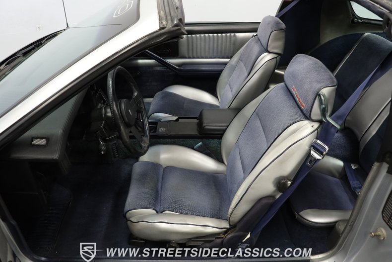Chevrolet-Camaro-1982-Silver-Metallic-Silver-11