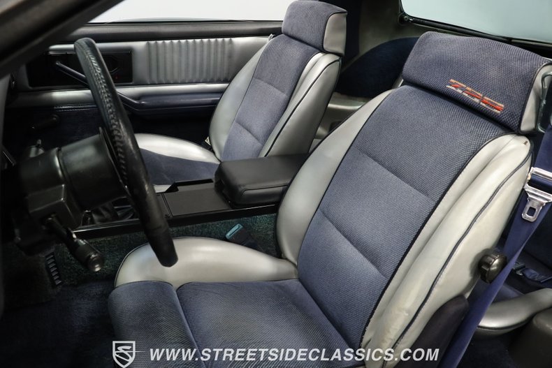 Chevrolet-Camaro-1982-Silver-Metallic-Silver-37