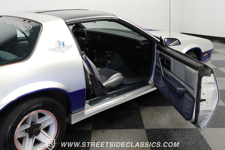 Chevrolet-Camaro-1982-Silver-Metallic-Silver-49