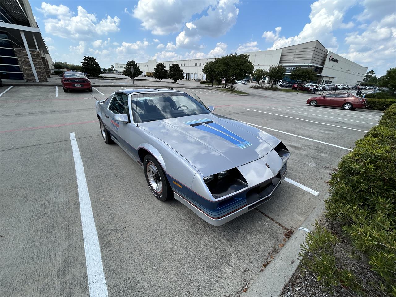 Chevrolet-Camaro-1982-Silver-amp-Blue-Silver-amp-Blue-3