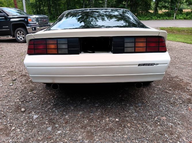 Chevrolet-Camaro-1982-White-1