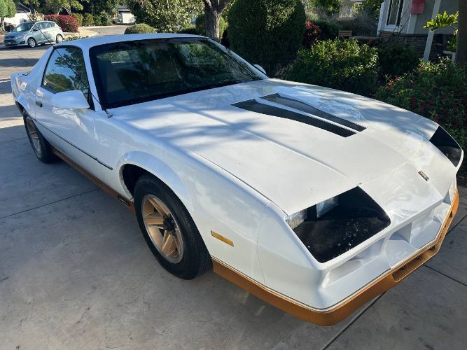 Chevrolet-Camaro-1982-White-1