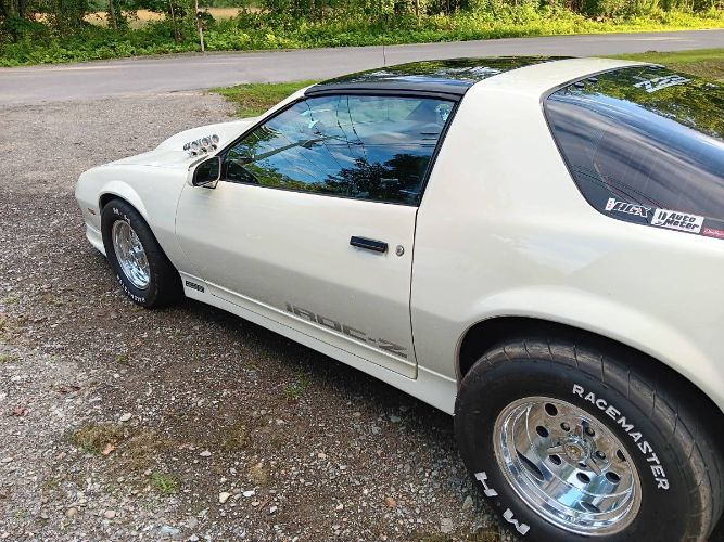 Chevrolet-Camaro-1982-White-10