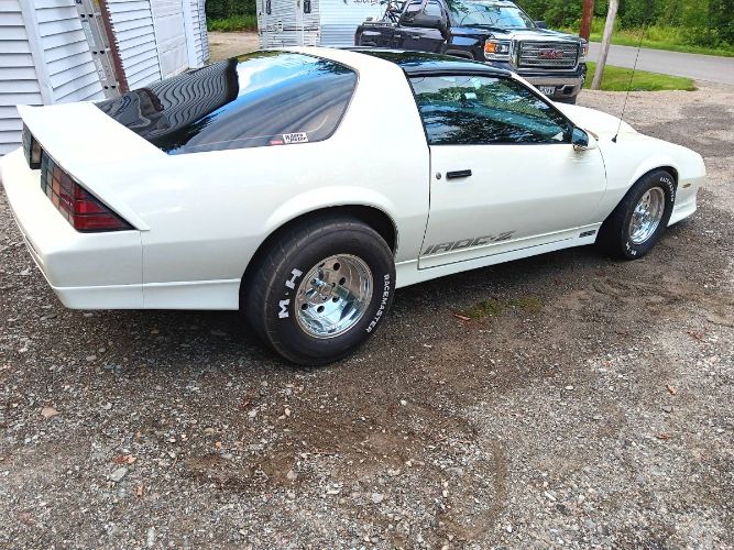 Chevrolet-Camaro-1982-White-11