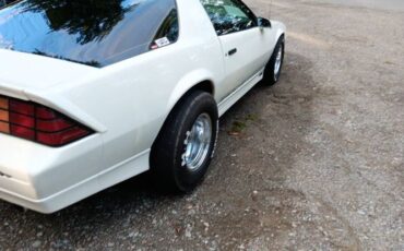 Chevrolet-Camaro-1982-White-12