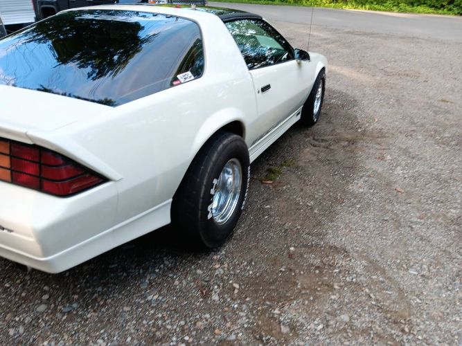 Chevrolet-Camaro-1982-White-12