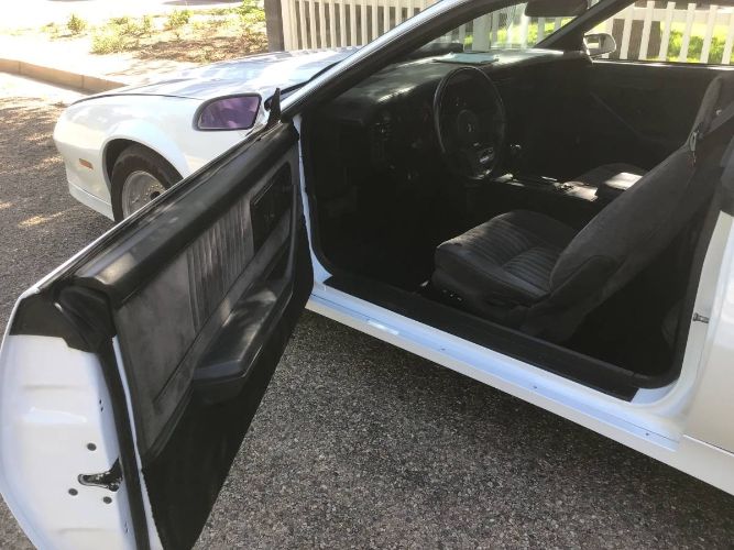 Chevrolet-Camaro-1982-White-12
