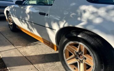 Chevrolet-Camaro-1982-White-13