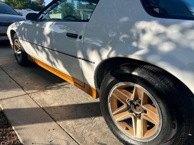 Chevrolet-Camaro-1982-White-13