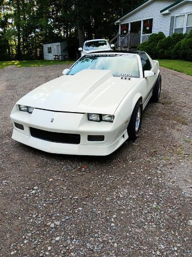 Chevrolet-Camaro-1982-White