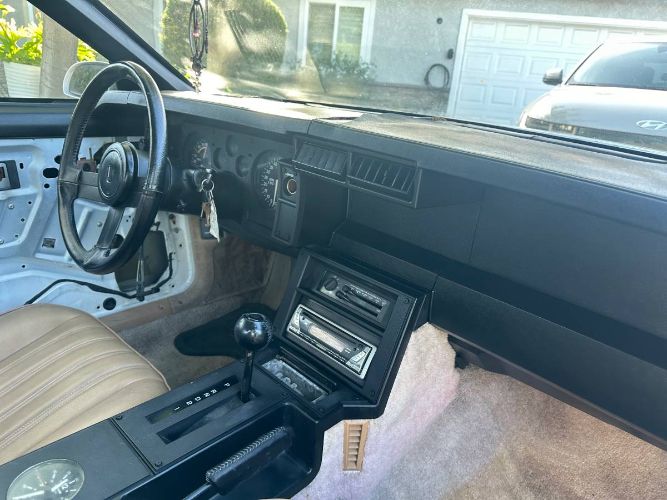 Chevrolet-Camaro-1982-White-8
