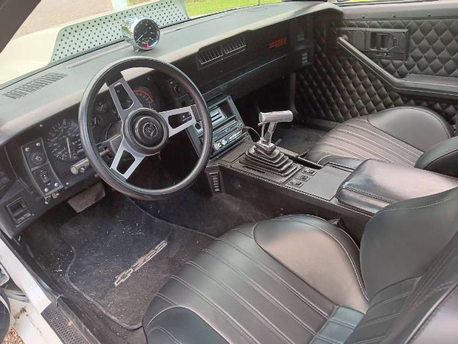 Chevrolet-Camaro-1982-White-9