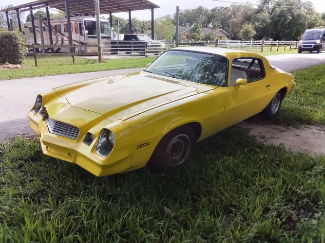 Chevrolet-Camaro-1982-Yellow-2