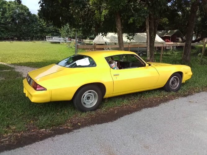Chevrolet-Camaro-1982-Yellow