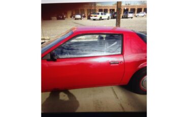 Chevrolet-Camaro-1983-Red-GrayBlack-1