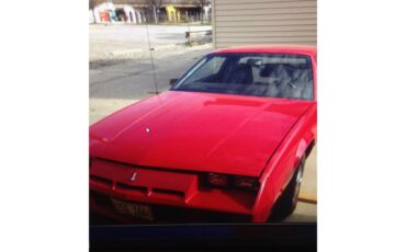 Chevrolet-Camaro-1983-Red-GrayBlack-2