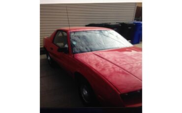 Chevrolet-Camaro-1983-Red-GrayBlack