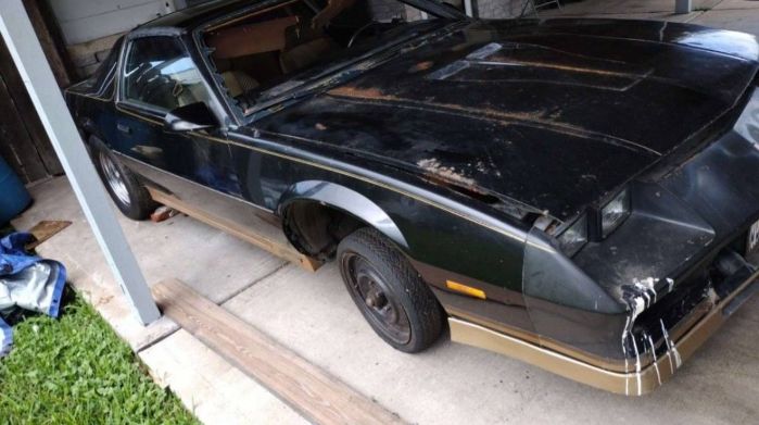 Chevrolet-Camaro-1984-Black-1
