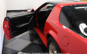 Chevrolet-Camaro-1984-Coupe-33