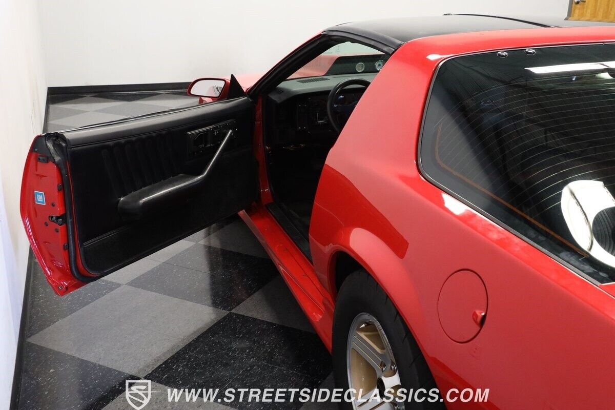 Chevrolet-Camaro-1984-Coupe-33