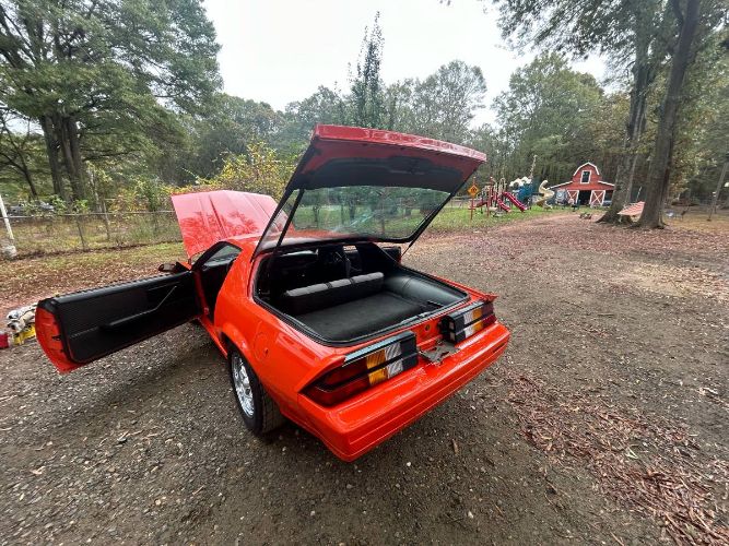 Chevrolet-Camaro-1984-Orange-10