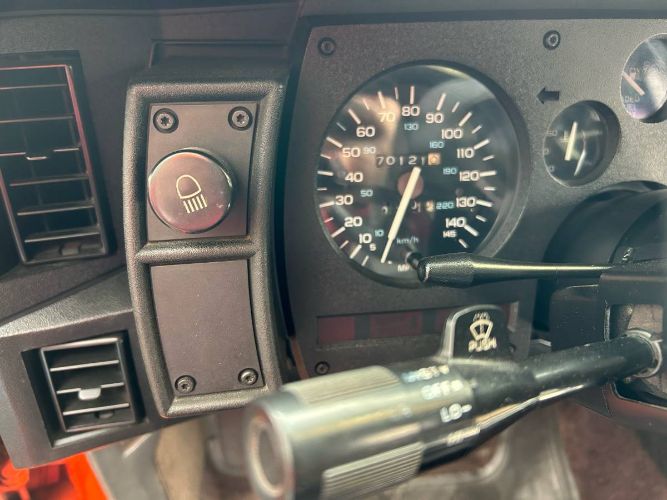 Chevrolet-Camaro-1984-Orange-3