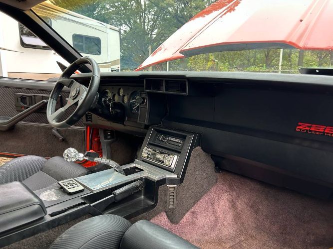 Chevrolet-Camaro-1984-Orange-5