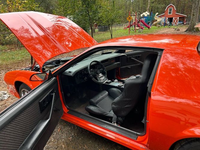 Chevrolet-Camaro-1984-Orange-7