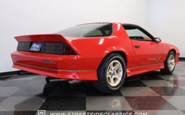 Chevrolet-Camaro-1984-Red-Black-ampamp-Red-26