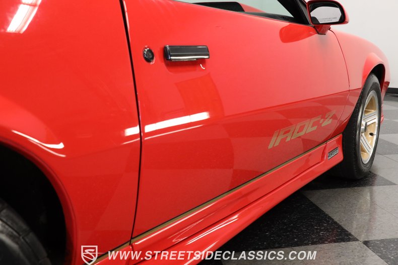 Chevrolet-Camaro-1984-Red-Black-ampamp-Red-27