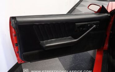 Chevrolet-Camaro-1984-Red-Black-ampamp-Red-35