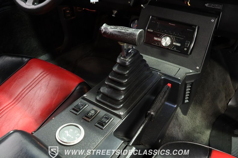 Chevrolet-Camaro-1984-Red-Black-ampamp-Red-37