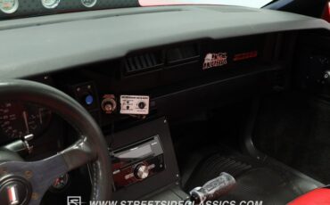 Chevrolet-Camaro-1984-Red-Black-ampamp-Red-38