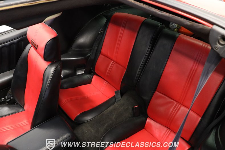 Chevrolet-Camaro-1984-Red-Black-ampamp-Red-40