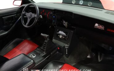 Chevrolet-Camaro-1984-Red-Black-ampamp-Red-44