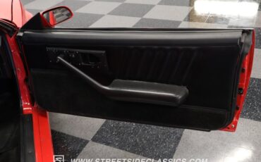 Chevrolet-Camaro-1984-Red-Black-ampamp-Red-47