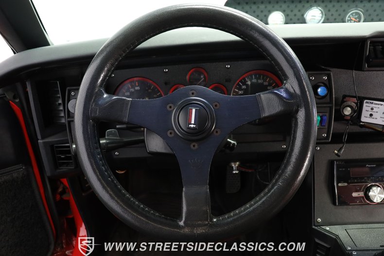 Chevrolet-Camaro-1984-Red-Black-ampamp-Red-8