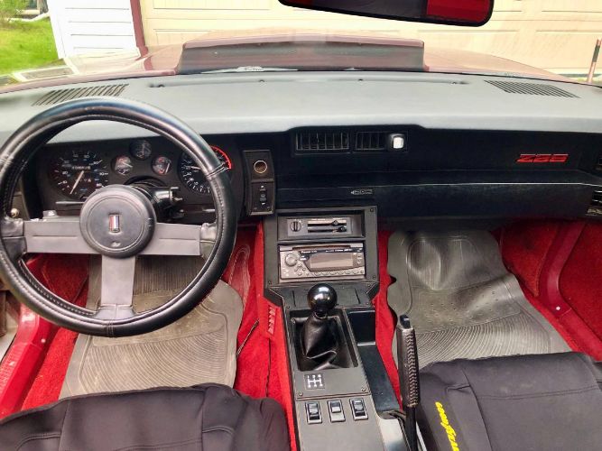Chevrolet-Camaro-1985-Red-6
