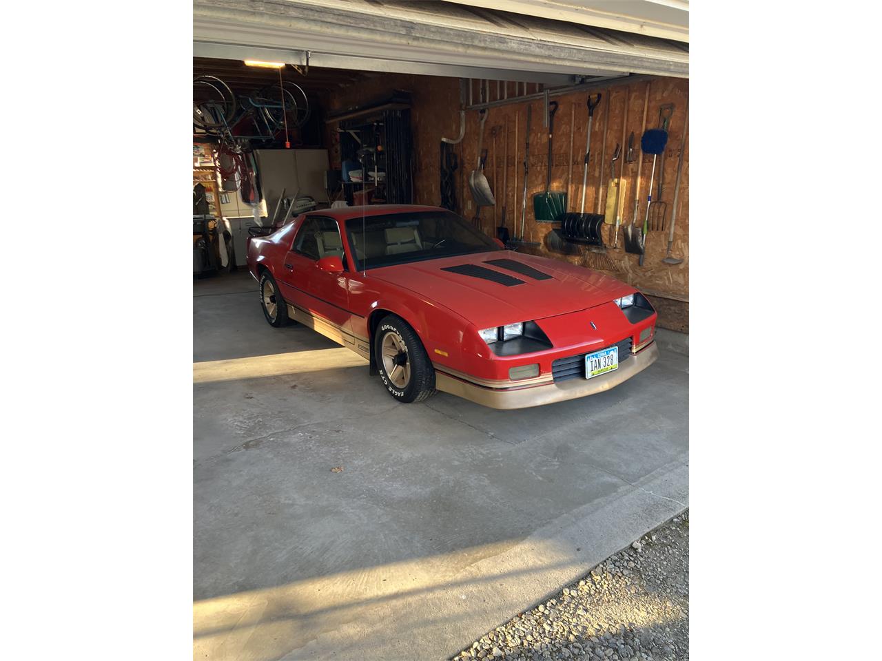 Chevrolet-Camaro-1985-Red-Tan-1
