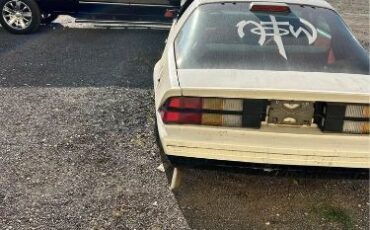 Chevrolet-Camaro-1986-White-3