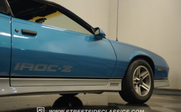 Chevrolet-Camaro-1988-Bright-Blue-Black-30