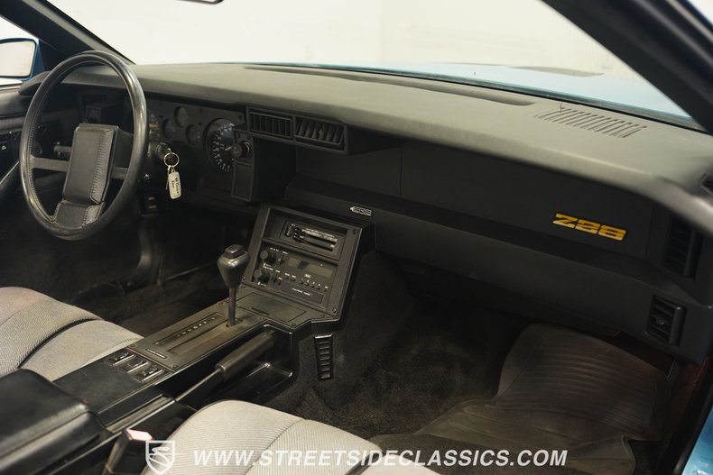 Chevrolet-Camaro-1988-Bright-Blue-Black-49