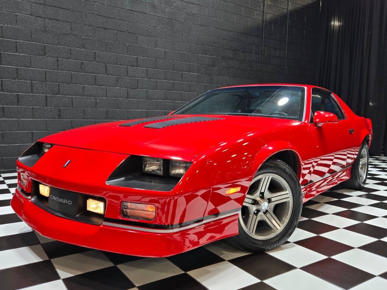 Chevrolet-Camaro-1988-Hatchback-2