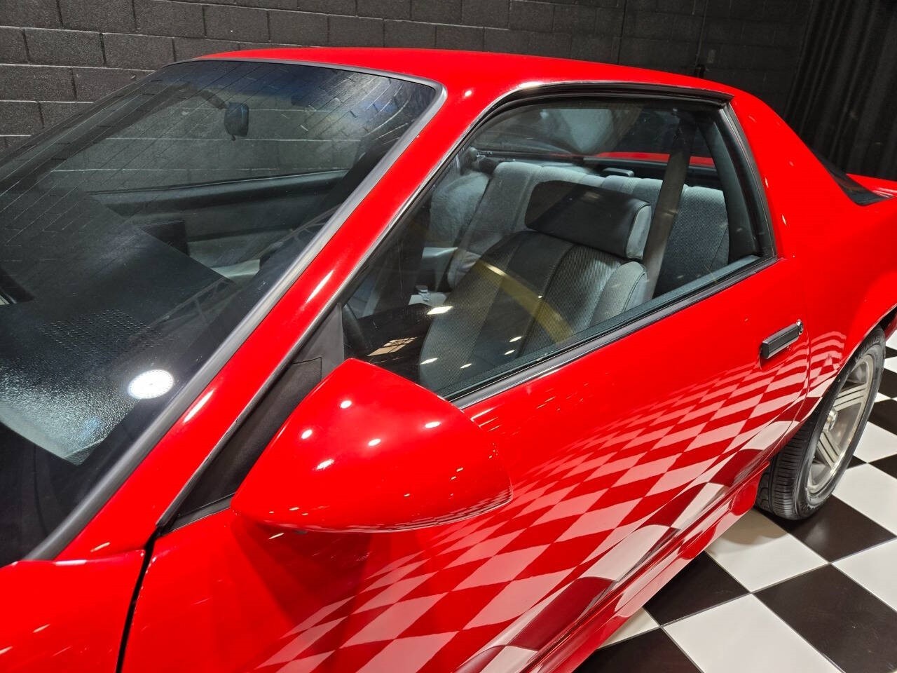Chevrolet-Camaro-1988-Hatchback-21