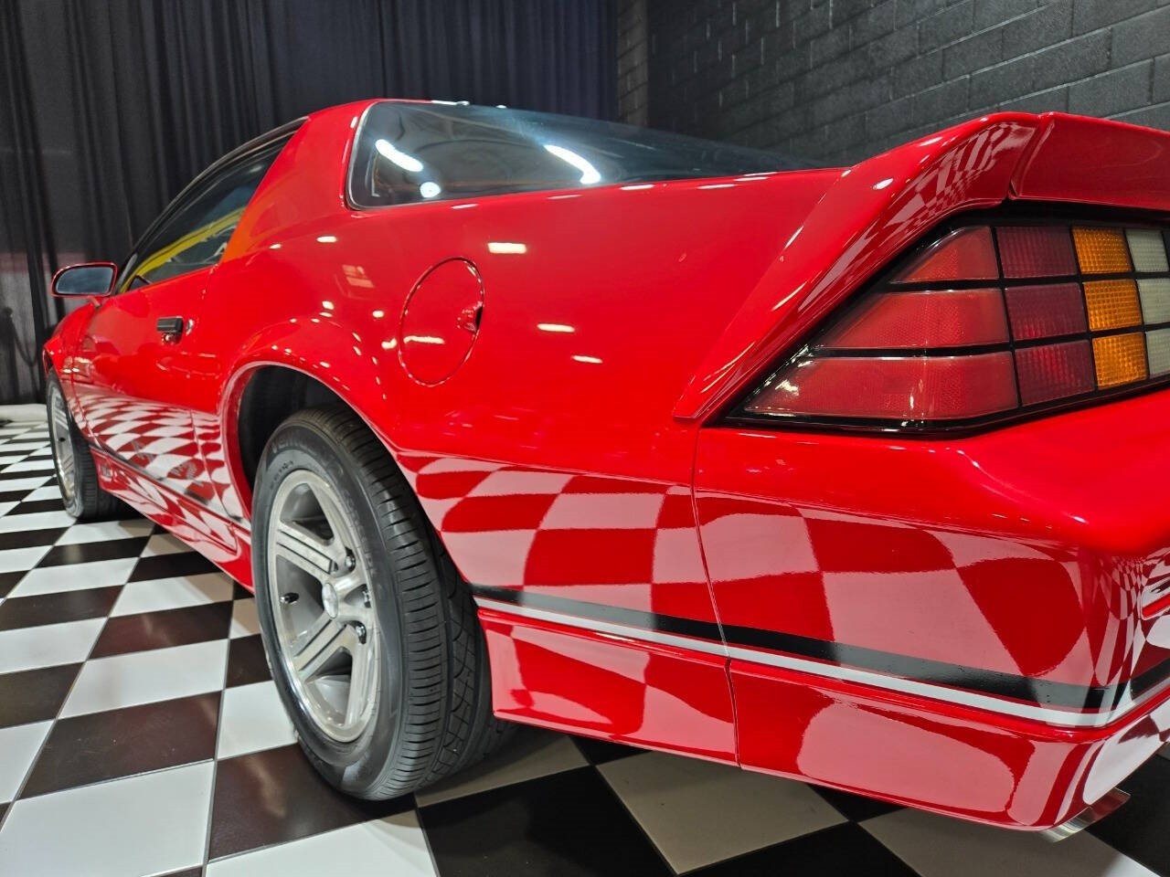 Chevrolet-Camaro-1988-Hatchback-36