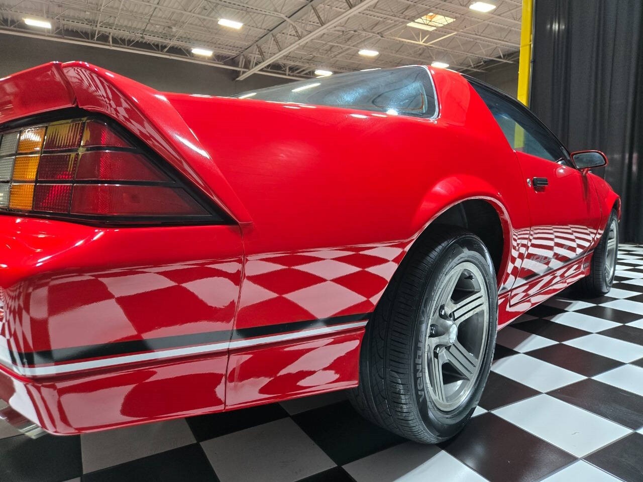 Chevrolet-Camaro-1988-Hatchback-39
