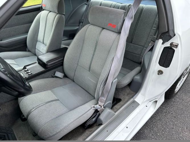 Chevrolet-Camaro-1990-White-Gray-11
