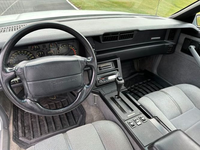 Chevrolet-Camaro-1990-White-Gray-12